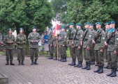 Kompania Honorowa  Wojska Polskiego i członkowie "Armii Pana"