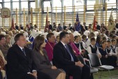 Uroczystość zgromadziła władze miasta, dyrektorów szkół miejskich, rodziców i nauczycieli