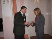 Pani Anna Piś-Gołąb otrzymała z rąk  Burmistrza dyplom za włożoną pracę 
w przygotowanie młodzieży do konkursu „Odkrywamy nasze mocne strony”