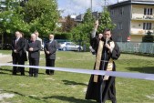 Ksiądz proboszcz Józef Kiełbasa dokonał poświęcenia nowego placu zabaw dla jarosławskich dzieci