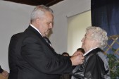Wojewoda Podkarpacki odznaczył Zofię Garczyńską Srebrnym Medalem Opiekuna Miejsc Pamięci Narodowej.