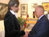 Pan Tadeusz Pijanowski - Zastpca Burmistrza gratuluje Artyscie oraz zyczy sukcesów i dalszej owocnej pracy.