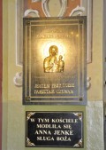 Tablica w kolegiacie jaroslawskiej upamiętniająca miejsce modlitwy Sł. B. Anny Jenke.