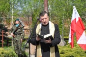 ks. prałat Marian Bocho odmawia modlitwę w intencji wszystkich poległych i pomordowanych podczas II Wojny Światowej | Fot.  M. Rożek