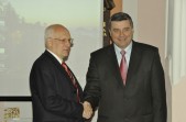 Prof. Oleg Soskin - dyrektor Instytutu Transformacji Społeczeństwa w Kijowie razem z burmistrzem Andrzejem Wyczawskim.