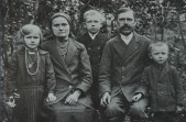 Rodzina Tokarczuków: od lewej Anna, Maria, Ignacy, Szymon, Józef.