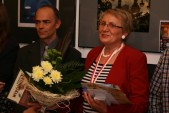 Na zdj. od prawej Anna Jakubowska (Gdańsk), Srebrny Medal  Fotoklubu RP za pracę Uroczysko,
Piotr Michalski (Przemyśl)wyróżnienie honorowe FIAP za pracę Miejski Pejzaż.