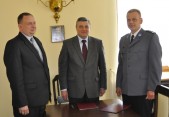 Od prawej: komendant KPP mł. insp. Grzegorz Śmiech, burmistrz Andrzej Wyczawski, zastępca burmistrza Bogdan Wołoszyn.