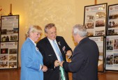 Odznakę pamiątkową otrzymali m.in. Krystyna Banach i Jerzy Banach - Wiceprezes Zarządu Głównego Światowej Federacji Żołnierzy Pokoju w Lionie.