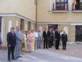 Delegacje przed Urzędem Miasta Michalovce