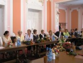 Dyrektorzy szkół obecni na Sali Narad Urzędu Miasta Jarosławia.