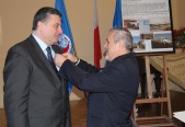 Wśród odznaczonych medalem „60 lat udziału Polski w misjach poza granicami Państwa" znaleźli się m.in. burmistrz Andrzej Wyczawski,
