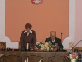 Prowadząca obrady radna Halina Mańkowska oraz Przewodniczący Miejskiej Komisji Wyborczej Zbigniew Guzowski