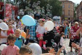Balony, bańki mydlane i radośni jarosławianie na słonecznym rynku | Fot.  Małgorzata Młynarska