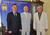 Od lewej: zastępca burmistrza Marcin Zaborniak, Zygmunt Strenczak i Adam Zastyrec. | Fot.  M. Młynarska