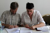 Podpisy złożyli przedstawiciele wykonawcy II etapu prac w PPT : Dominika Pietuch i Tomasz Szulejewski.