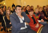 W wydarzeniu uczestniczyli, od lewej: Konrad Sawiński, naczelnik Wydziału Rozwoju i Promocji Powiatu i Elżbieta Tkacz, dyrektor MBP.