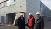 Burmistrz Waldemar Paluch wraz z zastępcą Wiesławem Pirożkiem na placu budowy