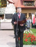 Wystapienie Burmistrza Miasta Jarosławia Andrzeja Wyczawskiego pod Pomnikiem Konstytucji.