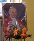 Portet Ojca Św. Jana Pawła II podarowany przez o. Józefa Kiełbasę