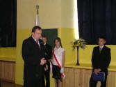 Zastepca burmistrza Bogdan Wołoszyn podziekował za zaproszenie na obchody  Święta Szkoły oraz wyraził uznanie dla pracy nauczycieli i osiągnięć uczniów