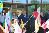 Odśpiewane zostały hymny wszystkich krajów, których przedstawiciele pojawili się na spotkaniu, a więc Włoch, Gabonu i Polski.