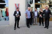 Zastępca burmistrza Wiesław Pirożek podziękował wszystkim osobom zaangażowanym w realizację pomysłu wmurowania pamiątkowej tablicy poświęconej Moshe Kupfermanowi