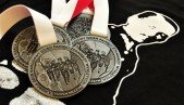 Pamiątkowe medale czekają już na uczestników biegu Tropem Wilczym... | Fot.  Aleksandra Toczek-Borysiuk