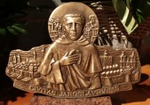 Od 2016 r. honorowi obywatele otrzymują specjalne wyróżnienie w formie statuetki z wizerunkiem patrona miasta. Jej autorem jest Stanisław Lenar.