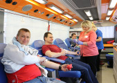 Przez cały rok (co miesiąc) na jarosławskim rynku można wesprzeć RCKK w mobilnym punkcie poboru krwi.