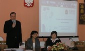 Zastępca burmistrza Bogdan Wołoszyn, Jolanta Wiśniowska i Anna Mikołajczyk