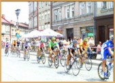 1 lipca br. jarosławianie mogli obejrzeć przejeżdżających przez miasto w ekspresowym tempie kolarzy. | Fot. Iwona Międlar