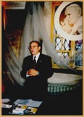 Ryszard Zawadowski -Prezes Stowarzyszenia Kolekcjonerów Pamiątek Jana Pawła II w Polsce zachwycony Jarosławiem, opowiadał o życiu Ojca św. Jana Pawła II - 19.10.2002.