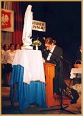 Modlitwa Anny Jenke ukazana w spektaklu przygotowanym przez uczniów gimnazjum w Błażowej podczas "Majówki z Anną"