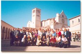zdjęcie grupowe uczestników pielgrzymki do Włoch - Asyż, 23.10. br. Relacja z pielgrzymki na str. 6 i 17