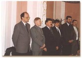 Z członkami Zarządu Miasta słucha koncertu chóru Polaków z Drohobycza (30.01.1999)