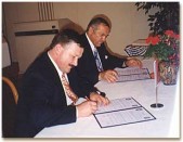 Podpisanie umowy o współpracy ze słowackim miastem Michalovce (5.07.1998)