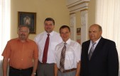 Od lewej: burmistrz Vyškova Petr Hajek, Andrzej Wyczawski, wicemer Użgorodu 
Mykola Adamovsky i Stanisław Misiąg | Fot. Zofia Krzanowska