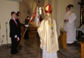 Ksiądz Biskup Adam Szal podczas święcenia sztandaru