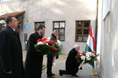 Delegacje przed tablicą Rakoczego | Fot.  Zofia Krzanowska