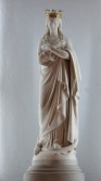 Posąg Matki Bożej Niepokalanej dłuta Tomasza Oskara Sosnowskiego