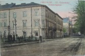 Karta pocztowa ze zb. Muzeum Kamienica Orsettich z widokiem na pomnik Niepokalanej - pocz. XX w.