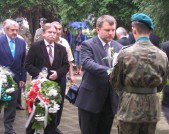 Poseł do Parlamentu Eurpejskiego Andrzej Zapałowski, wicestarosta Jacek Stańda i prezes Stowarzyszenia Kombatant&oacute;w Misji Pokojowych Zbigniew Broś