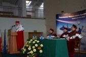 Rektor prof. dr hab. Zbigniew Makieła podczas przemówienia