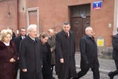 Przejście delegacji z Ratusza pod Pomnik Przyjażni Polsko-Węgierskiej