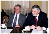 od lewej: Kazimierz MAKULSKI  - prezes PSS „Społem”, Jakub SIKORA – dyrektor Zakładu Gazowniczego.