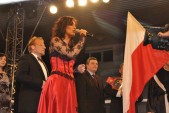 Przed główną walką został odśpiewany hymn amerykański i polski