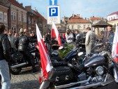 Biało-czerwone flagi podkreślały niezwykłą rocznicę. | Fot.  Henryk Grymuza