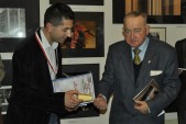 I nagrodę i Złoty Medal Fotoklubu RP z rąk doc. Stanisława Sobockiego odebrał Hubert Bedyk.