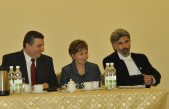 od lewej: burmistrz Andrzej Wyczawski, Zofia Kostka-Bieńkowska, Dariusz Jasiewicz.
